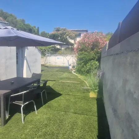 Prázdninový dům Maisonnette Avec Jardin Et Piscine Privee