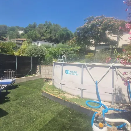 Prázdninový dům Maisonnette Avec Jardin Et Piscine Privee